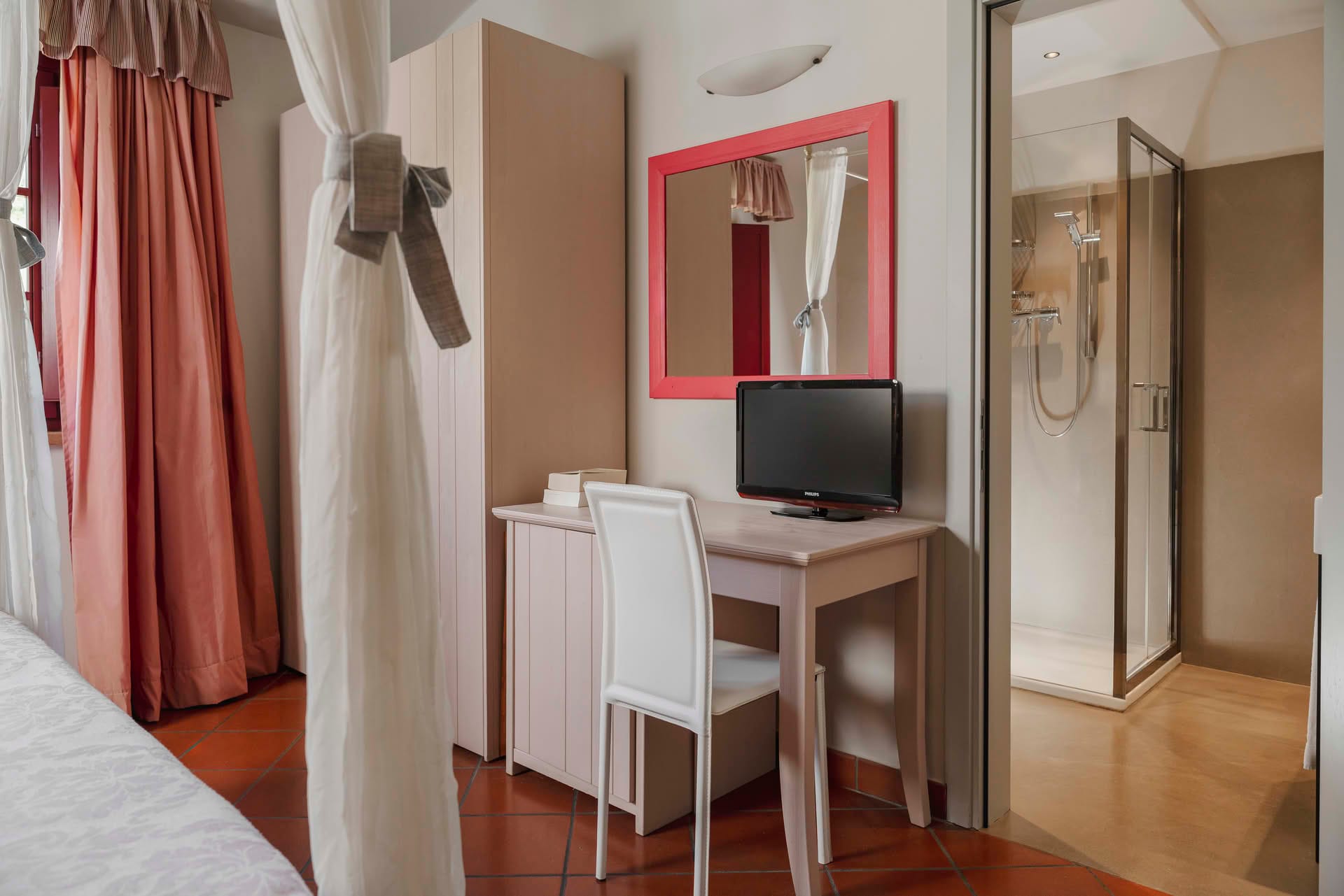 Detail of the desk with TV in the Suite at Casolare Terre Rosse