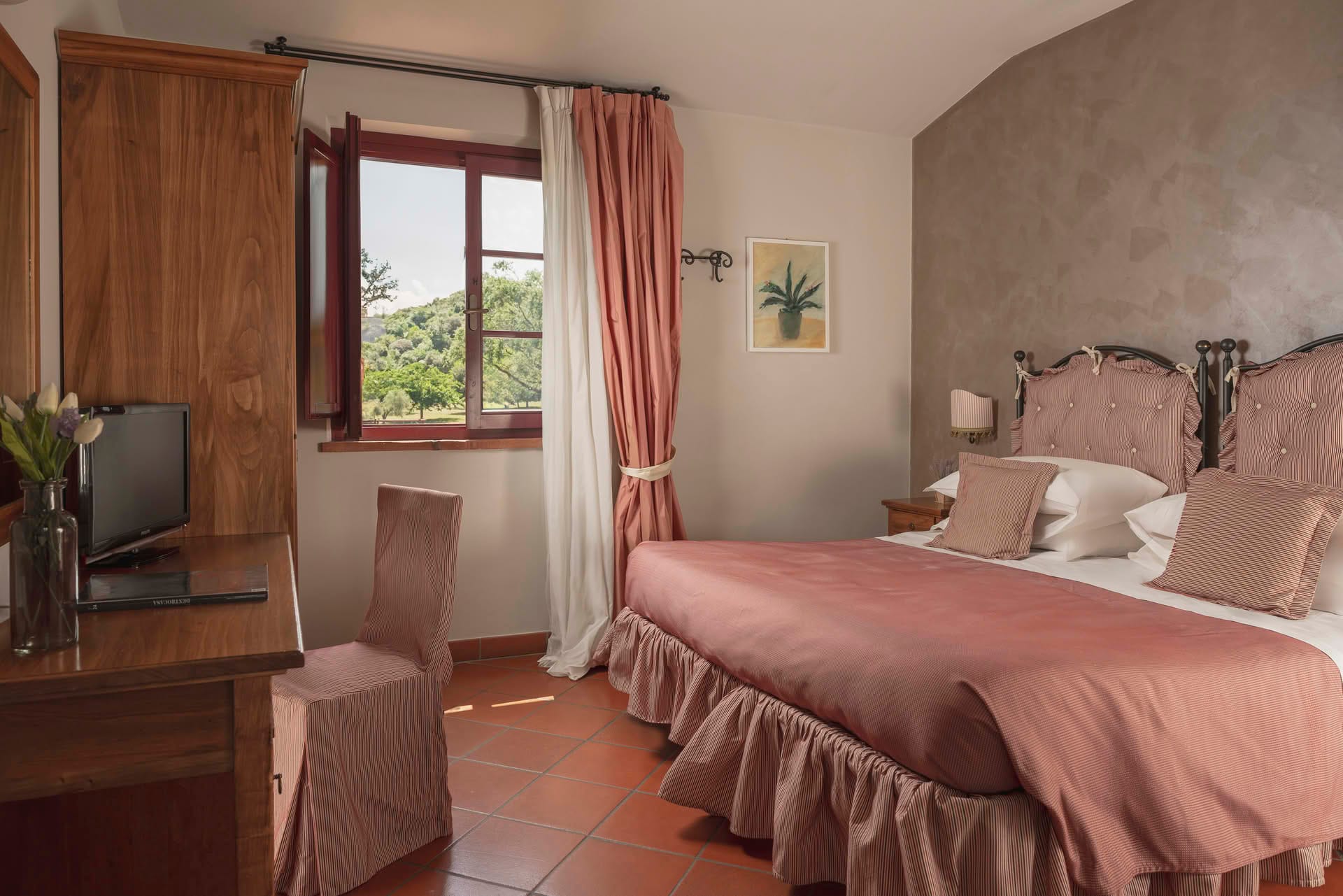 Classic Room at Casolare Terre Rosse with pink details, windowed, with a double bed