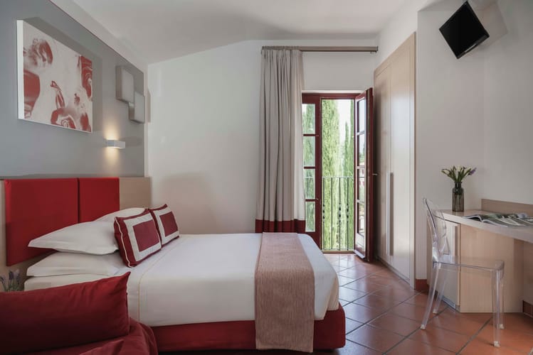 Comfort Room at Casolare Terre Rosse with large window and double bed