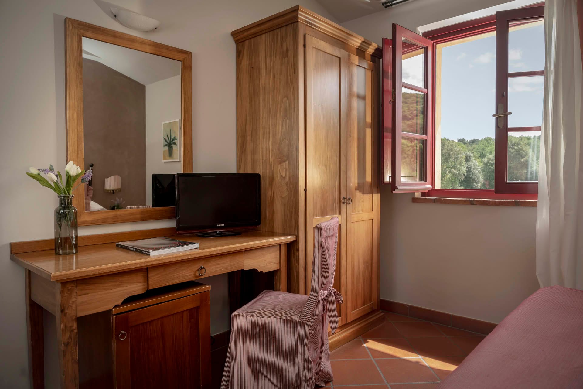 Detail of the desk with TV and wardrobe in the Classic Room