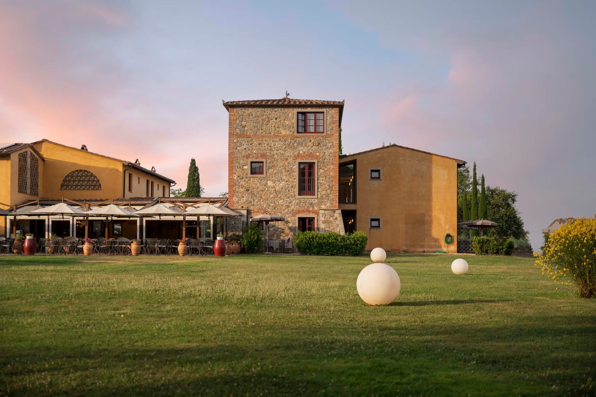 Outdoor garden at Casolare Terre Rosse