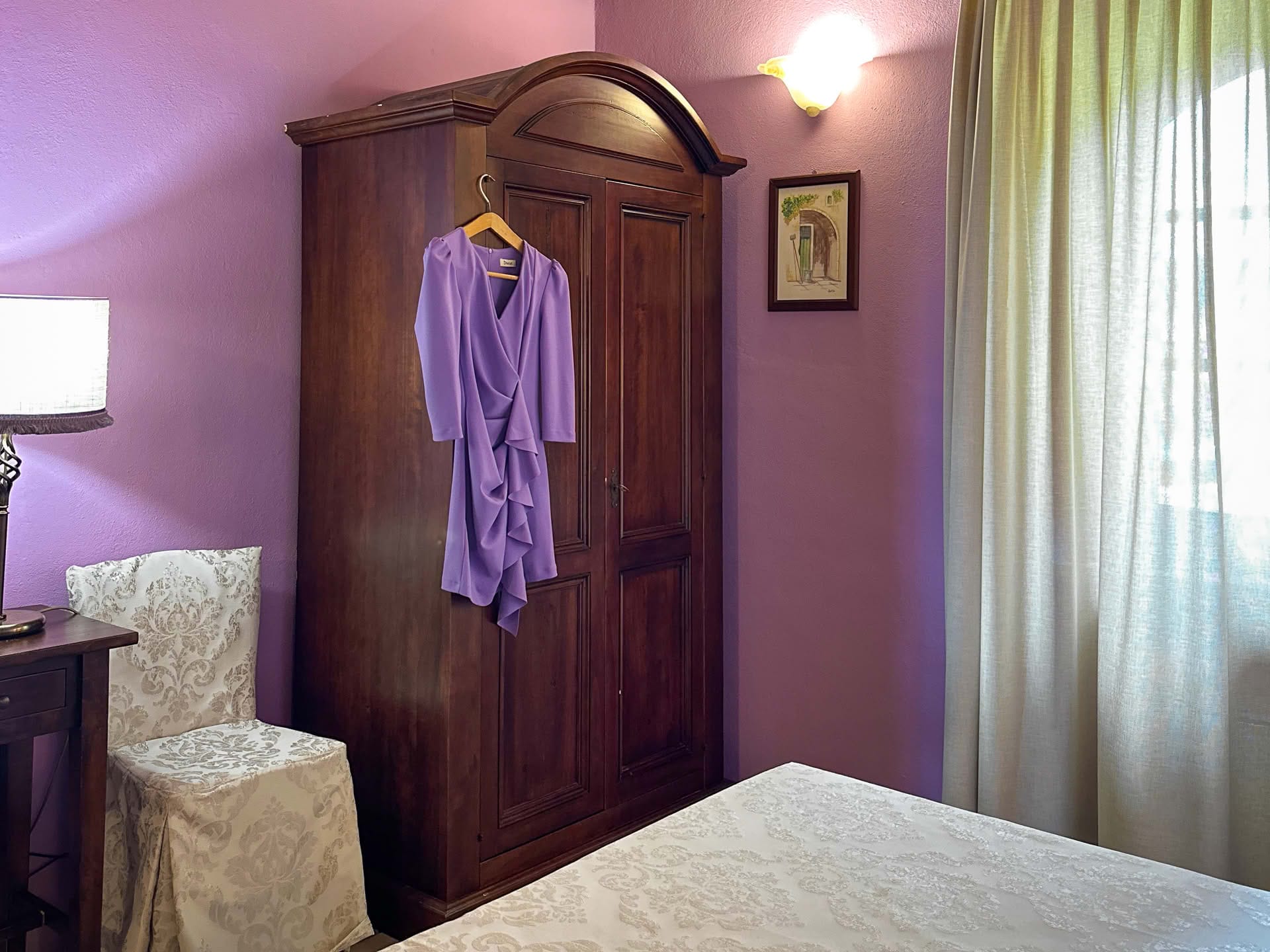 Detail of the bedroom wardrobe in the Quercia Apartment at Casolare Terre Rosse