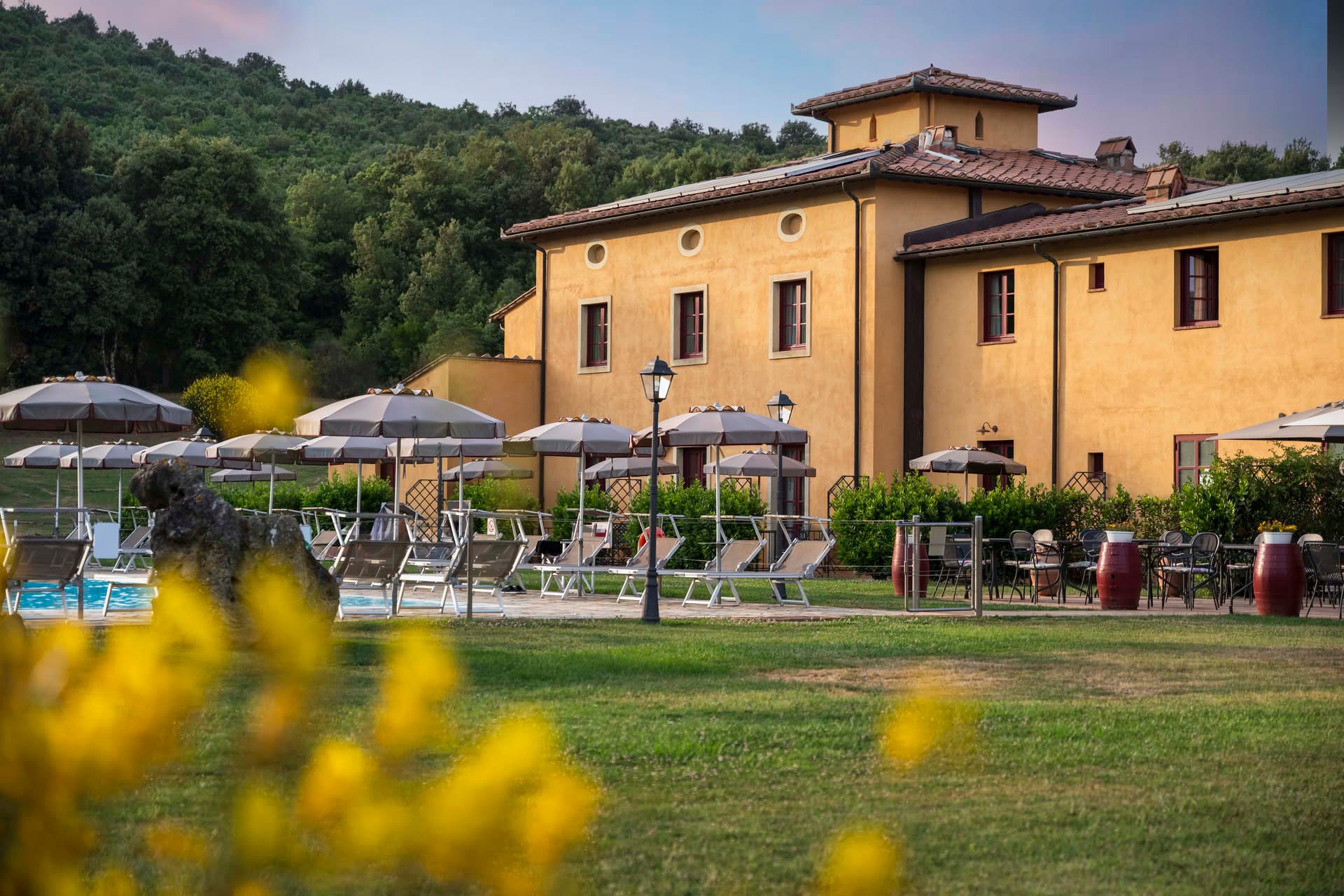 Outdoor garden at Casolare Terre Rosse