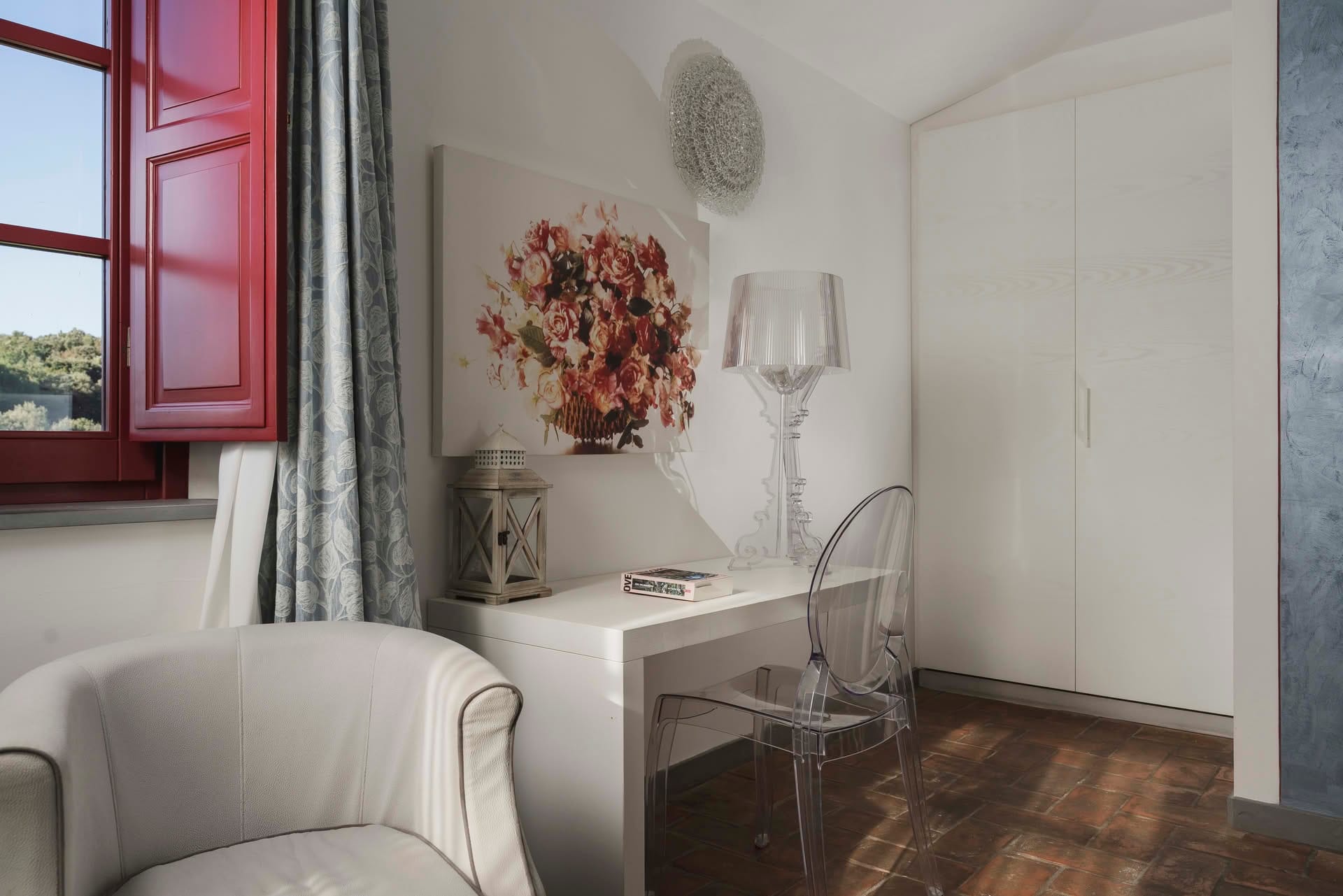 Detail of the desk in the Deluxe Room