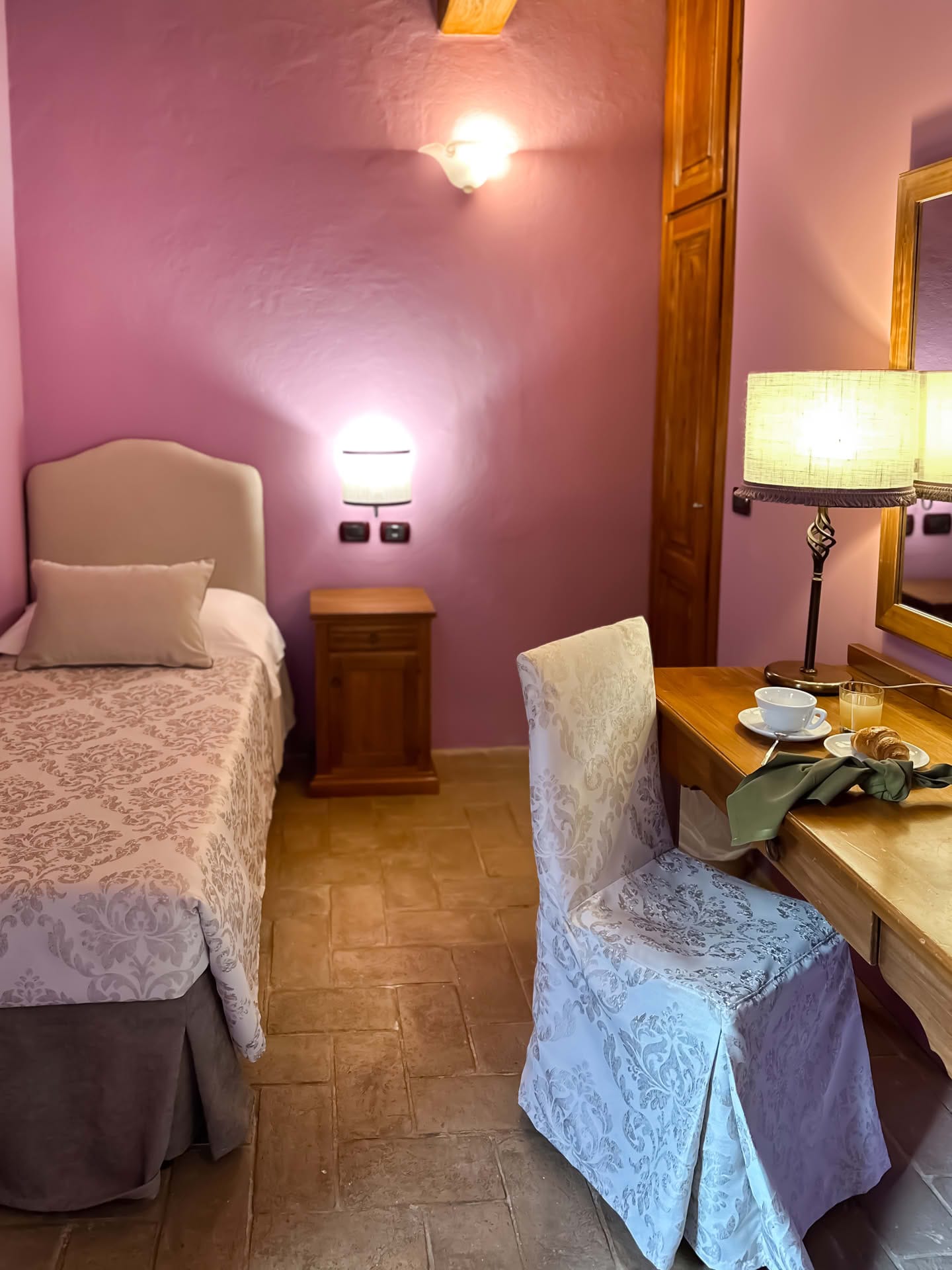 Room with single bed in the Leccio Apartment at Casolare Terre Rosse
