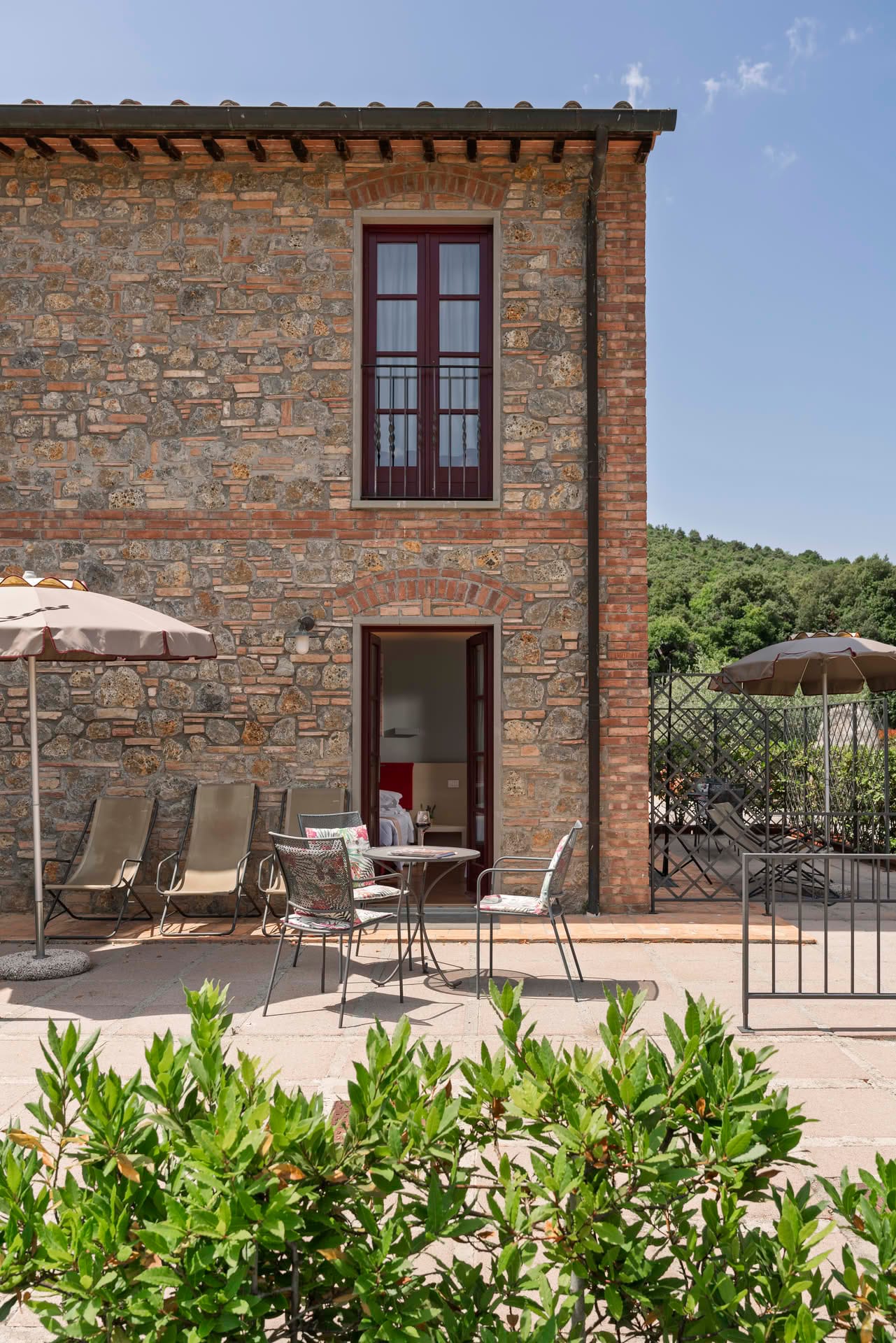 Outdoor garden of the Garden Room at Casolare Terre Rosse