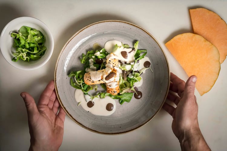 Detail of the main course with vegetables at the Casolare Terre Rosse Restaurant